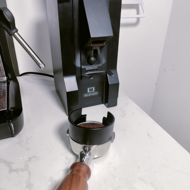 58mm Magnetic Dosing Ring for Eureka Mignon Grinders Coffee Dosing Funnel Reduces Mess and Grounds Retention